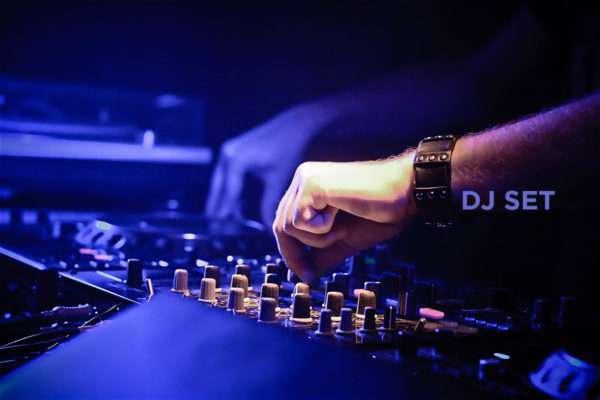 DJ SET