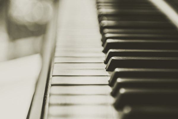 LIVE MUSIC